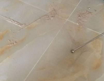 阿鲁科尔瓷砖空鼓维修公司分享粘合剂选择不当在瓷砖铺贴过程中可能导致以下问题