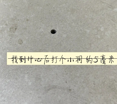 阿鲁科尔瓷砖空鼓维修公司专业解答在瓷砖铺贴过程中，如果砂料搅拌不均匀，将会带来以下问题